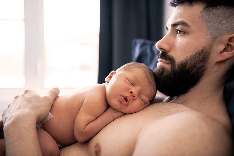 breast feeding father_260251801